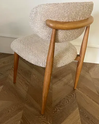 Modern Solid Wood Dining Chair with Bouclé Upholstery – Curved Back Designer Dining Chair