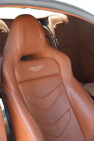 2019 Aston Martin DBS 照片 15