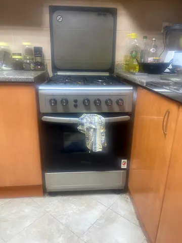 Used freestanding gas oven and cooker - good working condition