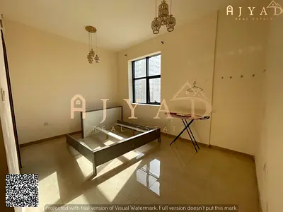 للإيجار: شقة غرفتين نوم ماستر في الجرف 3 عجمان، قريبة من شارع الشيخ محمد بن زايد، 3 حمامات، غرفة غسيل، مخزن، بلكون، بناية H8، رقم 207، موقع مميز