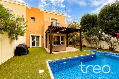 Priviate pool | Court and pool backing