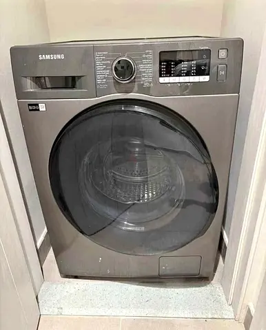 Washing machine , Samsung brand 8 kg same like a new condition