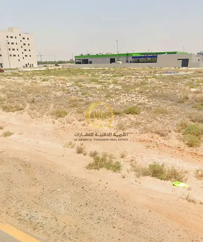 للبيع ارض سكني تجاري معسكر الفلاح تجاريه مويلح تصريح ارضي واربعه و نصف روف  تملك حر للعرب  مساحه الارض 4850 قدم مربع