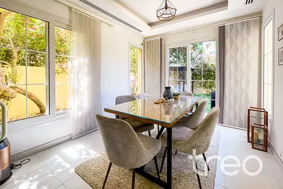 Corner Plot | Near Lake | Well Maintained