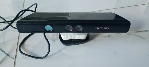 Microsoft Xbox 360 Kinect Sensor - Good Working Condition with brand new remote and gaming CDs