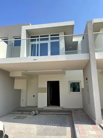 Single Row | Well maintained | Bright