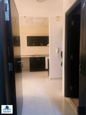 📍 ٢٥ دقيقة إلى دبي | شقة واسعة غرفتين وصالة | جولدكريست أ | زجاج مزدوج