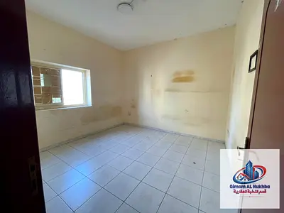 Two bedrooms and a living room for rent in Al Naba'a Al Nukhba. Neat finishing, excellent space, central air conditioning and gas. Prime location near