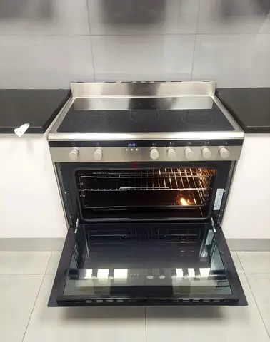 Siemens IQ700 Freestanding Electric Cooker Size 90cm (W) x 85.3cm(H), 105 Liter - Stainless Steel