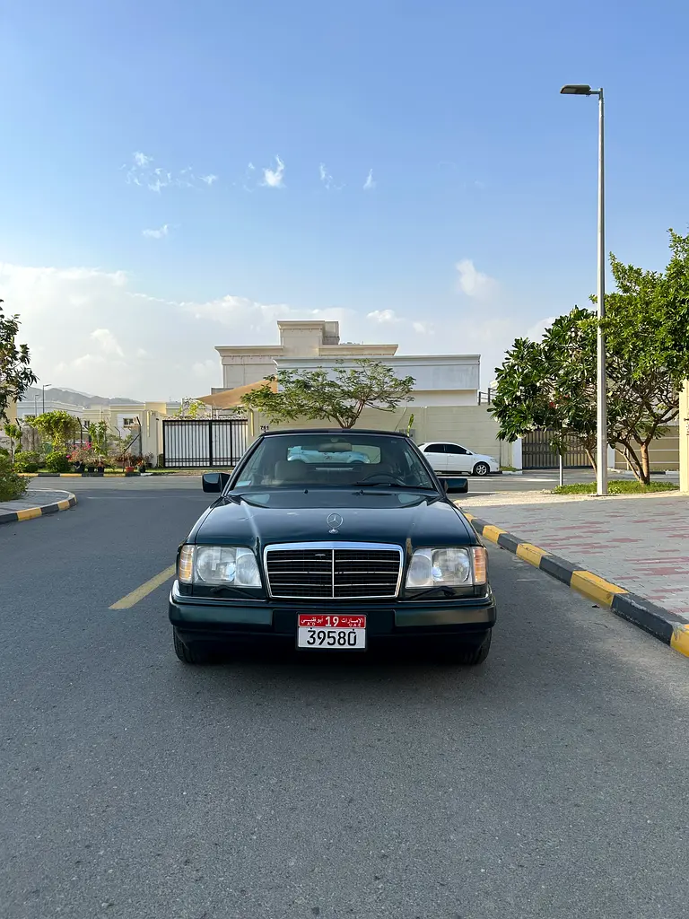 Mercedes-Benz E-Class 1995 — photo 1 of 13