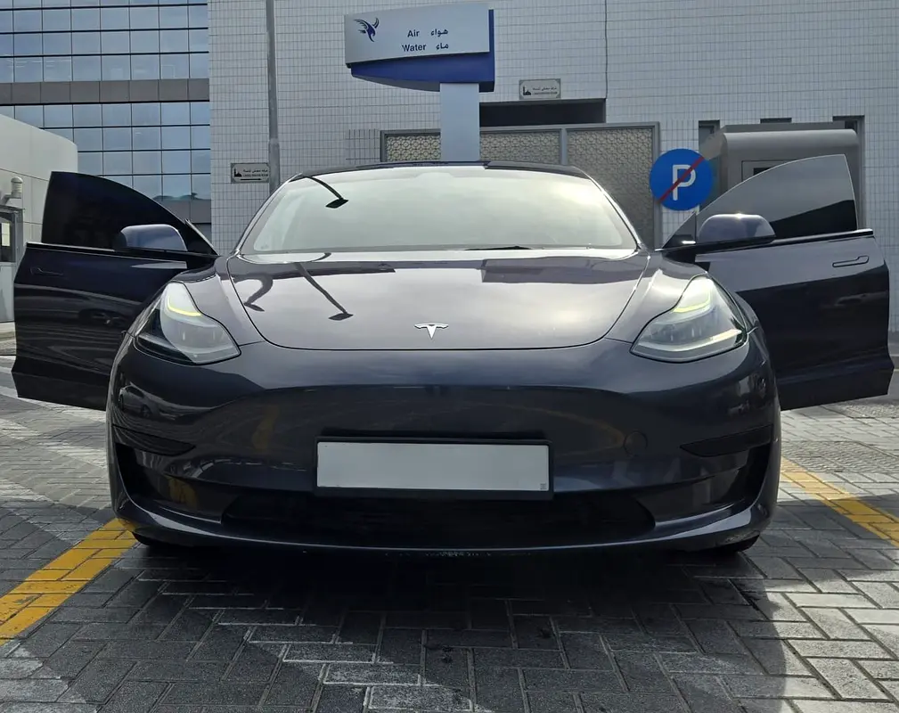 Tesla Model 3 2023 — photo 1 of 13