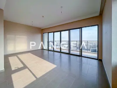 High Floor I Large Balcony I Close Kitchen