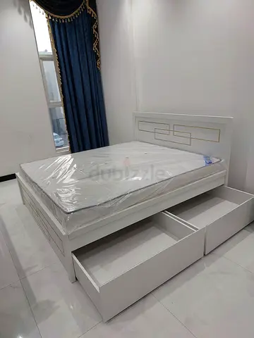 White storage bed with mattress (storage drawers) - good quality