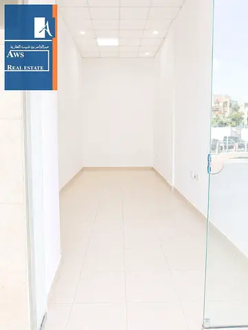 Low Price Shop - Great Business Location - Near Metro