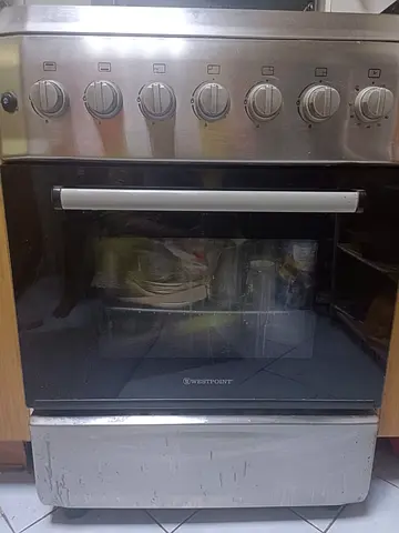 Gas cooker with oven in good condition