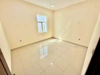 لايجار بالشارقة منطقة الرقيب  فيلا 5 غرف نوم و5 حمام ومطبخ