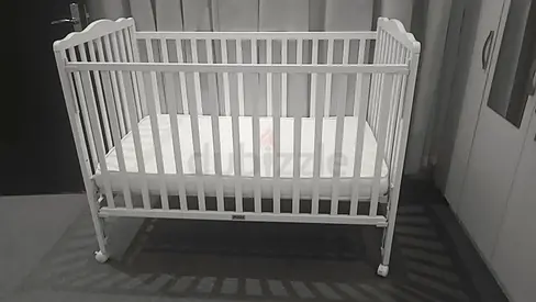 Baby Crib with Mattress - Purchased NEW 2 Months ago from Centerpoint