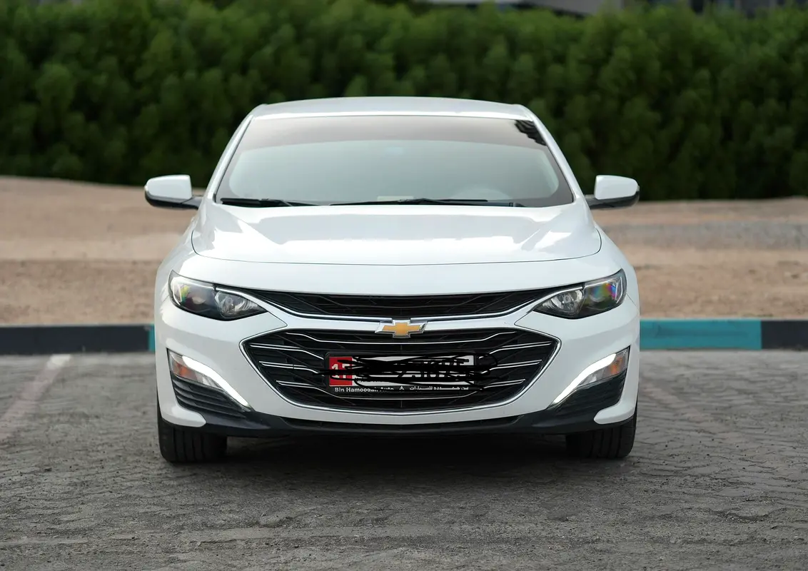 Chevrolet Malibu 2021 — photo 1 of 3