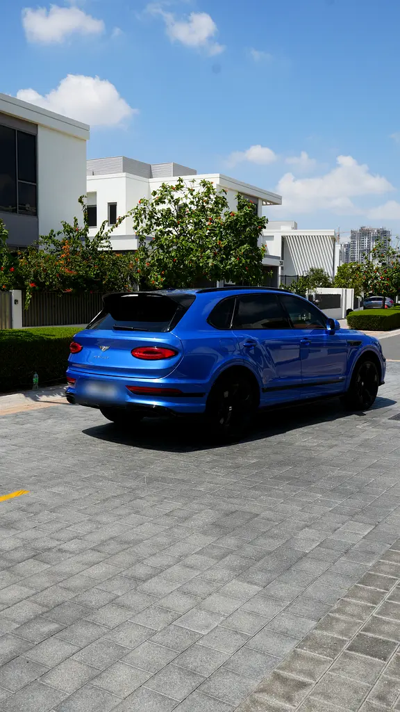 Bentley Bentayga 2021 — photo 1 of 17