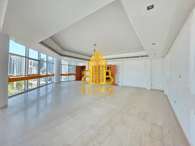 Splendid 4BHK Duplex With Parking & Sea View