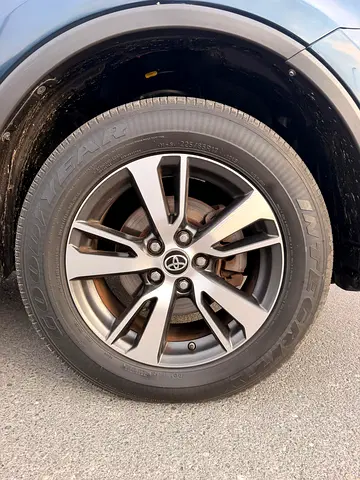 2017 Toyota RAV 4 — фото 14