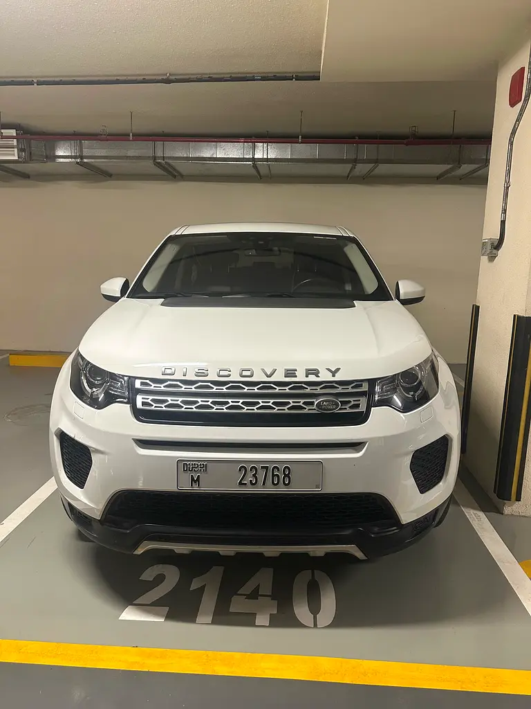 Land Rover Discovery Sport 2019 — photo 1 of 3