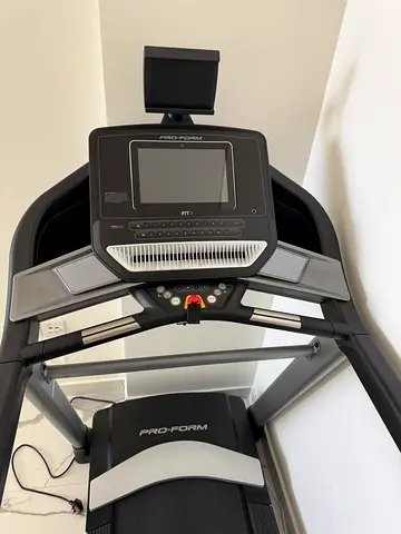 One year old new PRO-FORM 600i Tread mill
