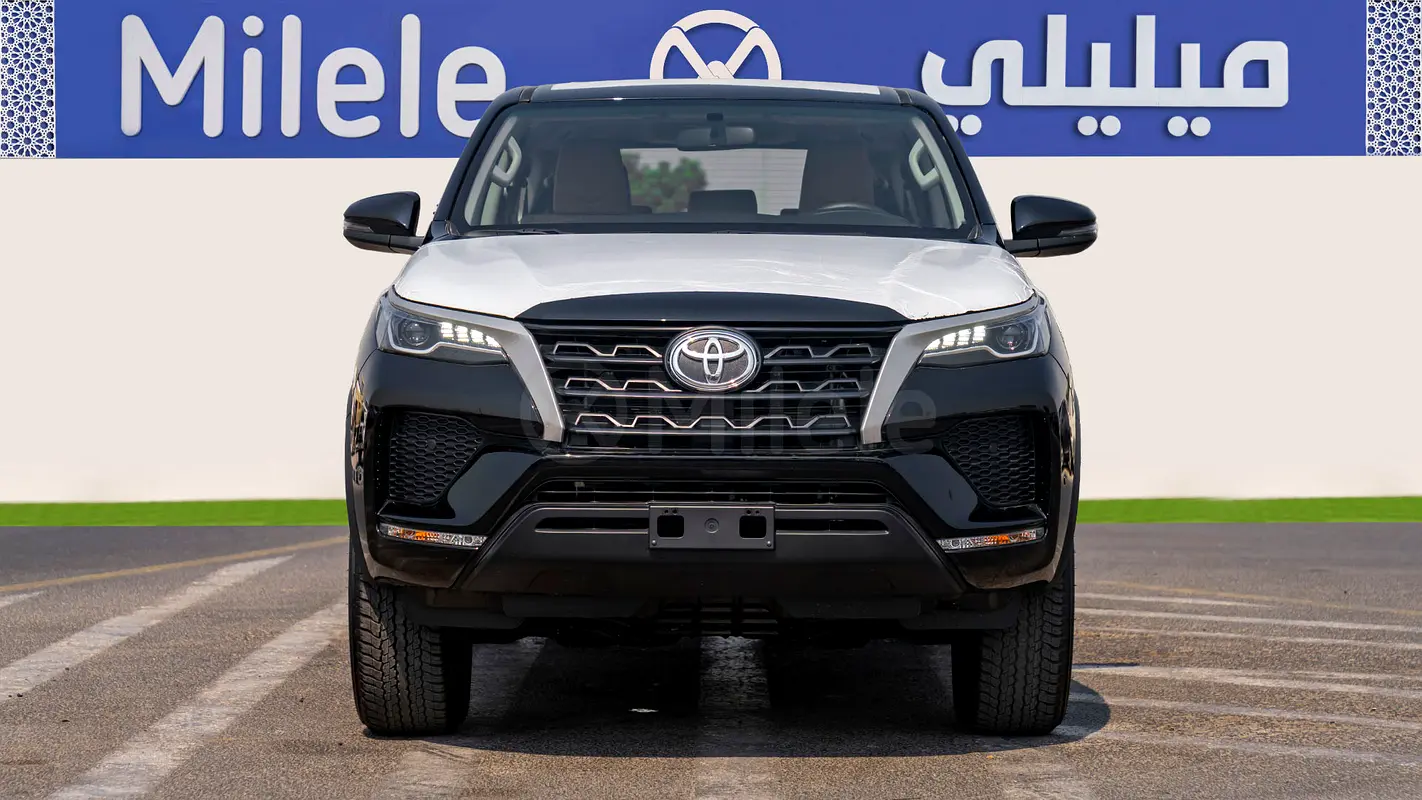 Toyota Fortuner 2025 — photo 1 of 20