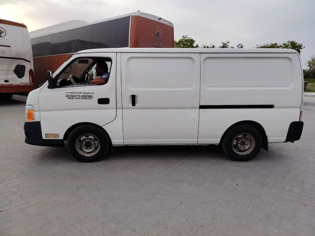 Nissan Urvan 2010 — photo 1 of 4