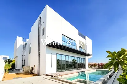 Luxury | Drivers Room | Pool and Elevator
