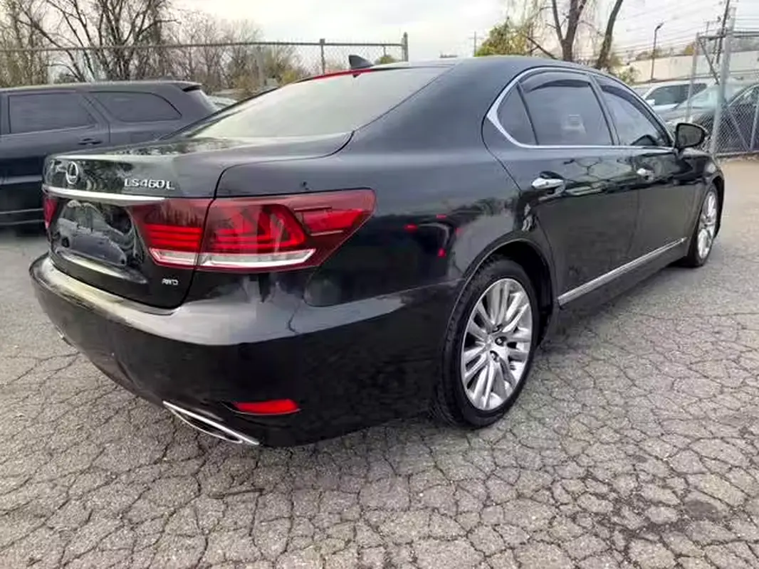 Lexus LS-Series 2007 — photo 1 of 11