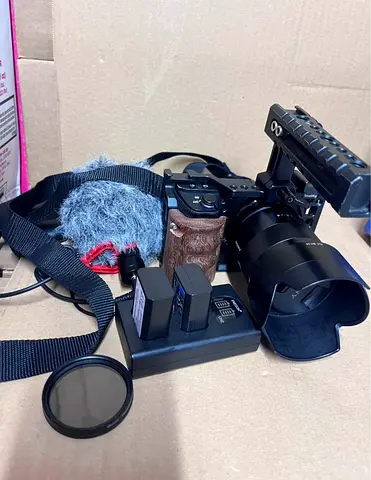 Sony a6500 with Sony lens 24-1.8 microphone smallrig three original battery strap nd filter complete