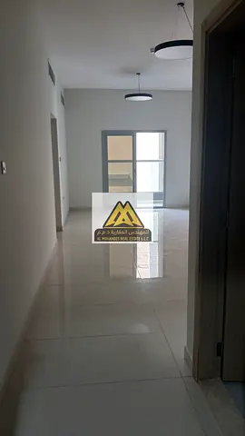 فرصة مميزة للسكن في منطقة الجرف 2، بموقع حيوي جدًا خلف داي تو داي وأمام فندق راديسون بلو مباشرة، مع إطلالة مفتوحة ومساحة كبيرة.