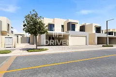 Upscale Living plus Maids Room | Pool View