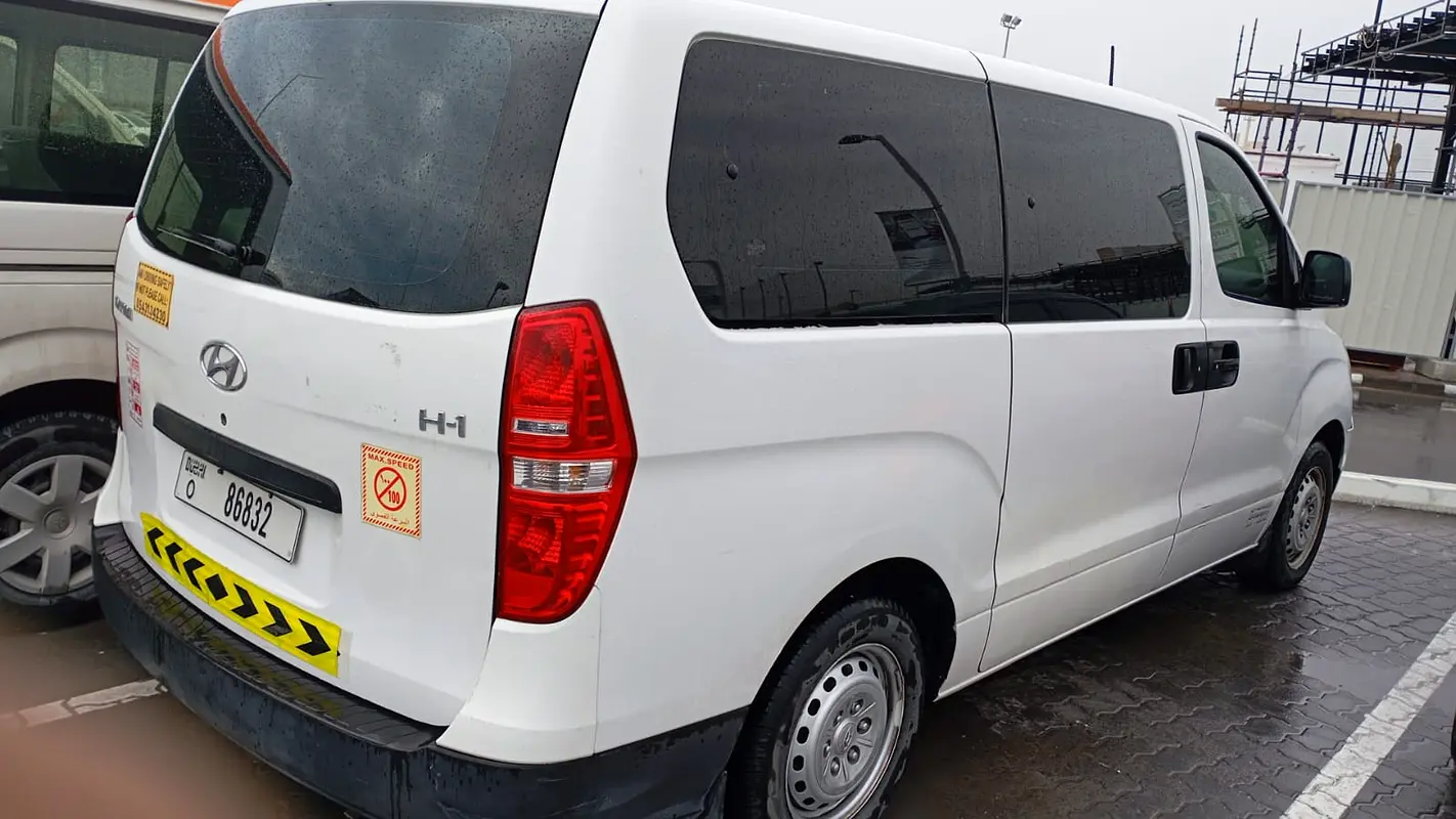 Hyundai H1 2015 — photo 1 of 8