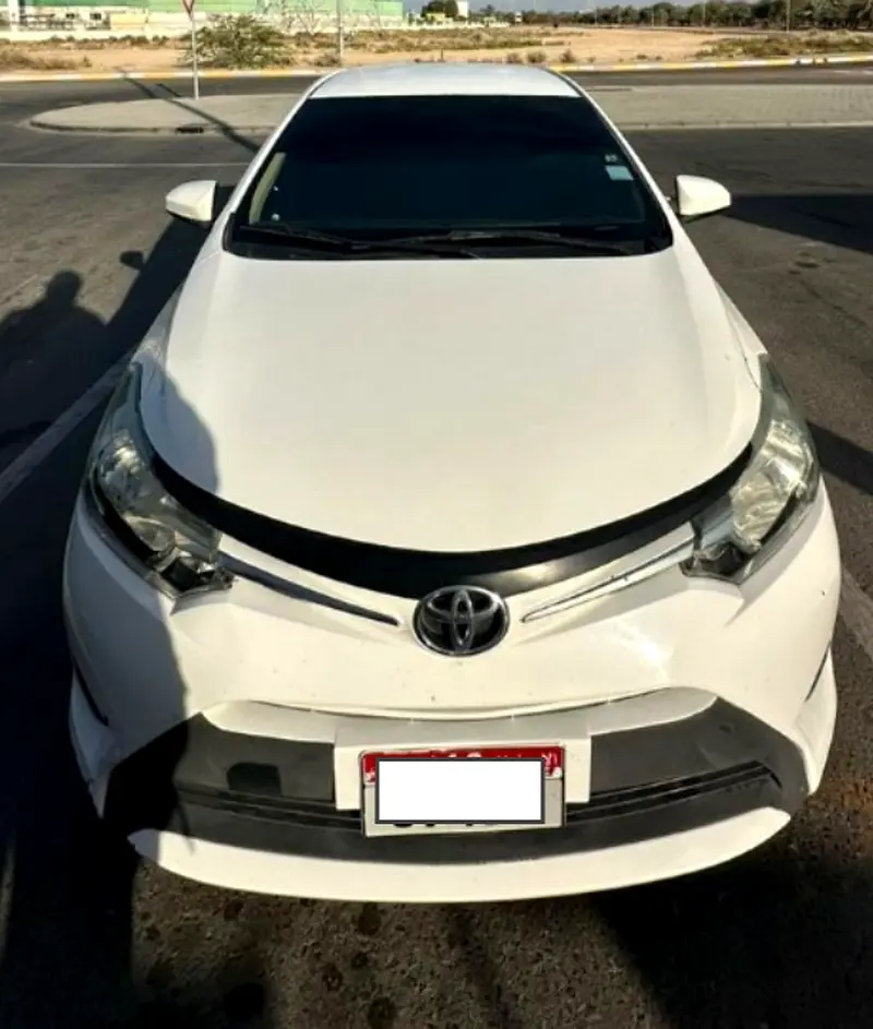 Toyota Yaris 2016 — photo 1 of 8