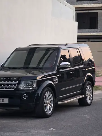 Land-rover LR4 2014 GCC V6 super charge Black color Full service done 7 seats