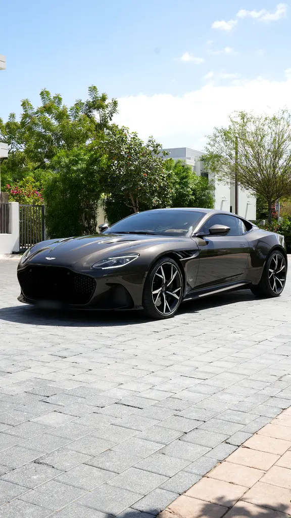 Aston Martin DBS 2019 — photo 1 of 20