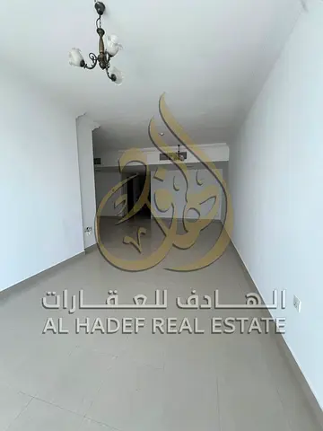 سكن الأحلام في التعاون – شقة 3 غرف وصالة بمساحات ملكية وإطلالة مفتوحة مباشرة على مخرج دبي! المقدمة: اغتنم الفرصة للسكن في واحدة من أرقى وأضخم الشقق بم
