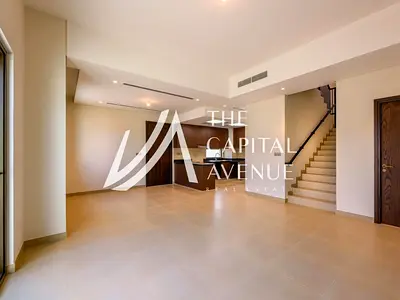 بالقرب من المدخل | صف واحد | أرض كبيرة