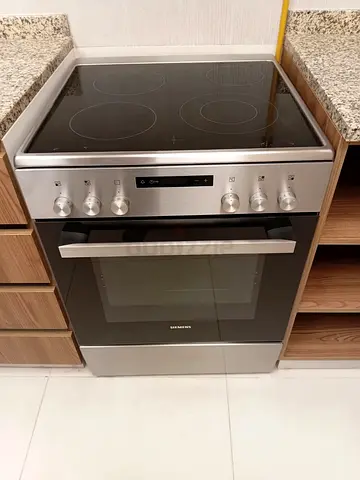 Siemens 4 burner electric ceramic stove 60 by 60 m