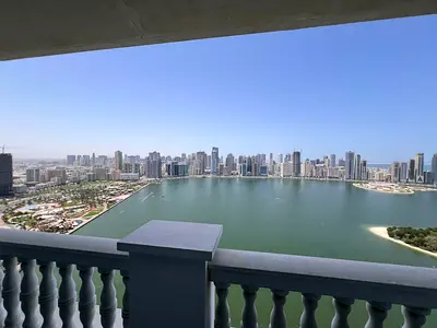 شقة 3 غرف وصالة للإيجار – إطلالة بحرية مميزة تكيف مجاني