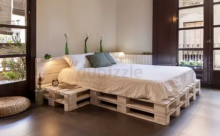 DIY Wooden Pallet Bed - Queen Size