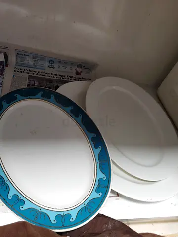 Set of decorative dining plates - blue trim