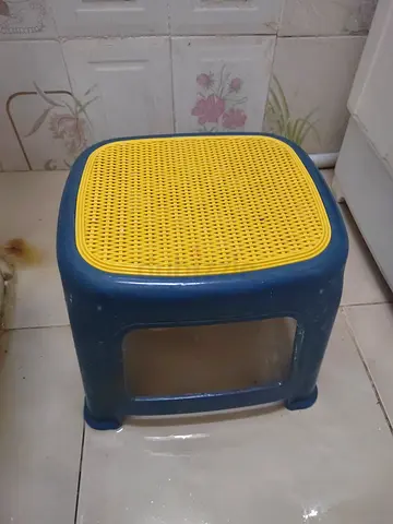 Sturdy Plastic Step Stool / Small Seat (Blue  Yellow) - Good Condition