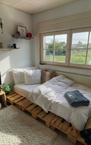 Single Pallet Bed