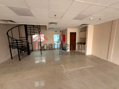 معرض للإيجار | الصناعية 18 | 2000 قدم | شارع رئيسي