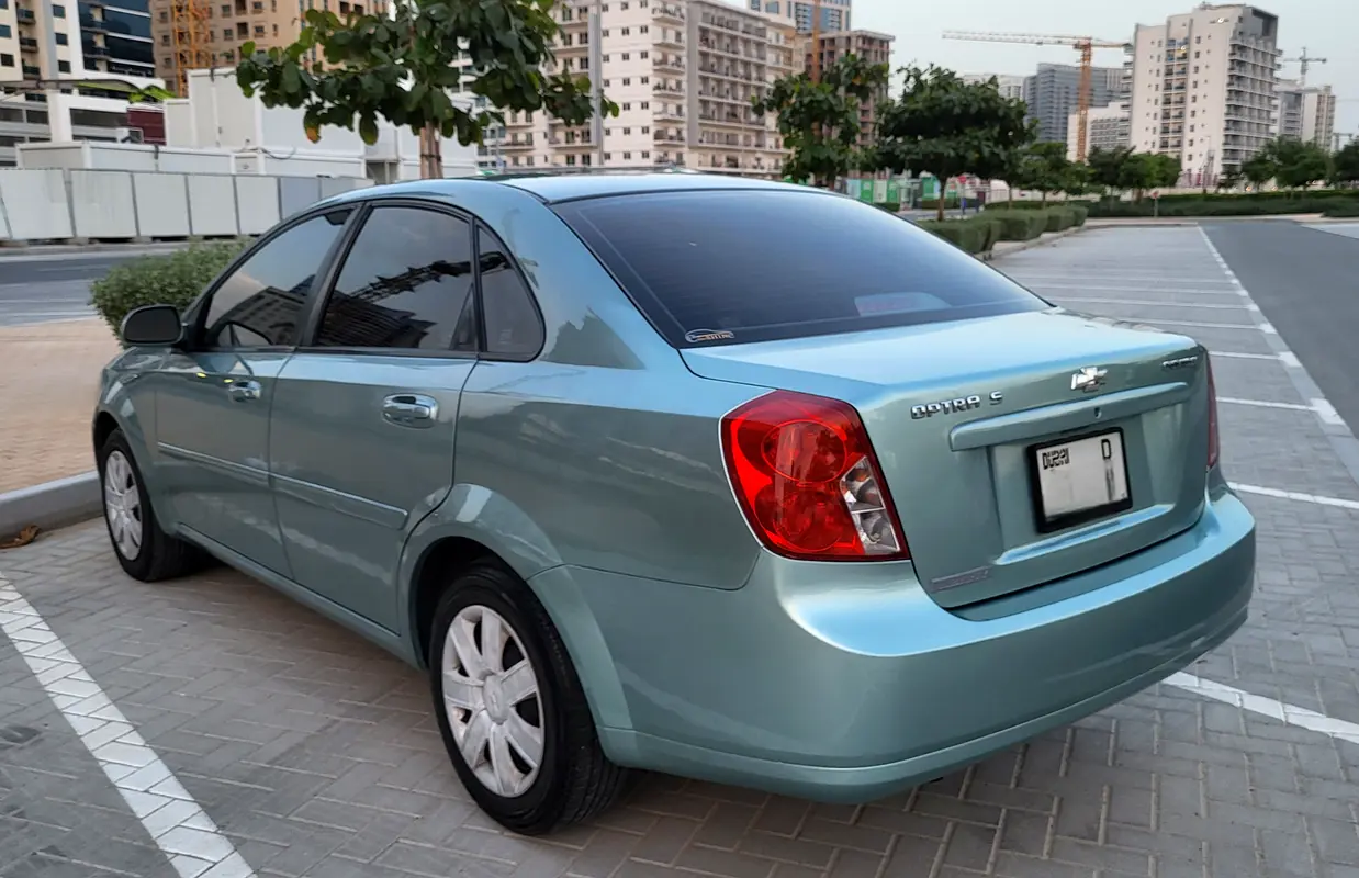 Chevrolet Optra 2008 — photo 1 of 18