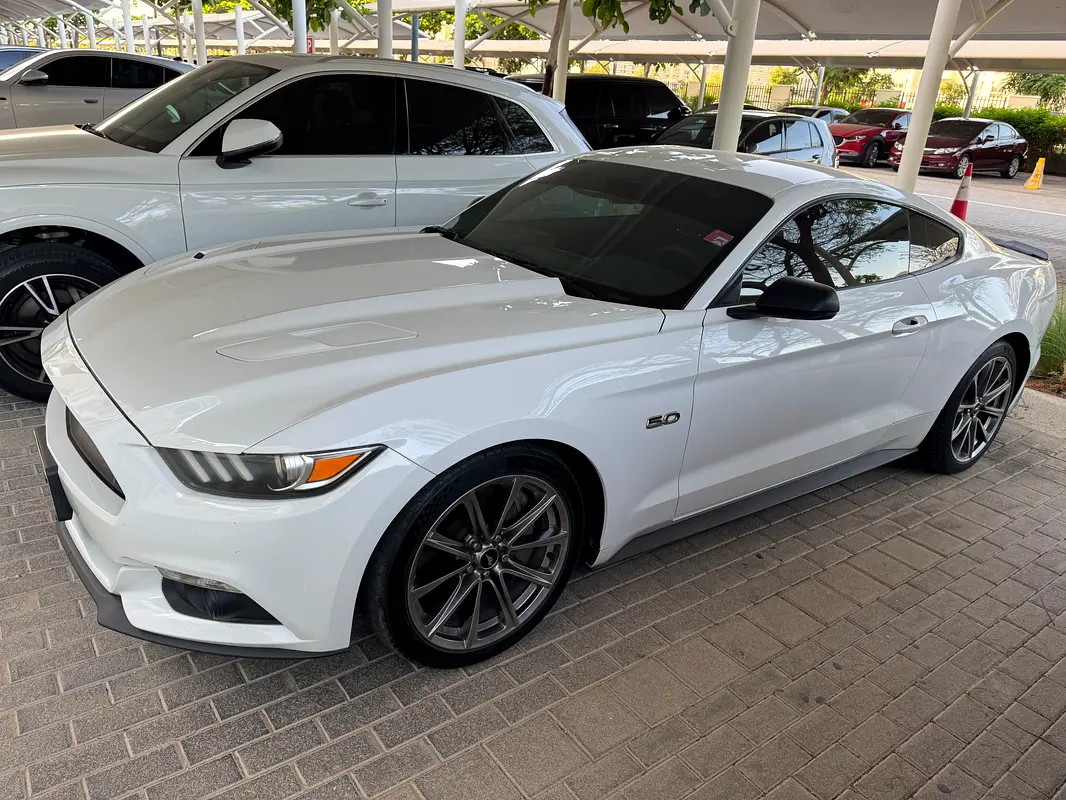 Ford Mustang 2017 — photo 1 of 11