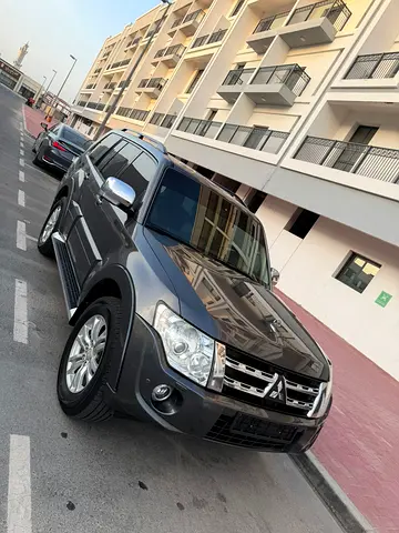 Mitsubishi Pajero GLS Top 5 Door 2012 - GCC Specs - Well Maintained